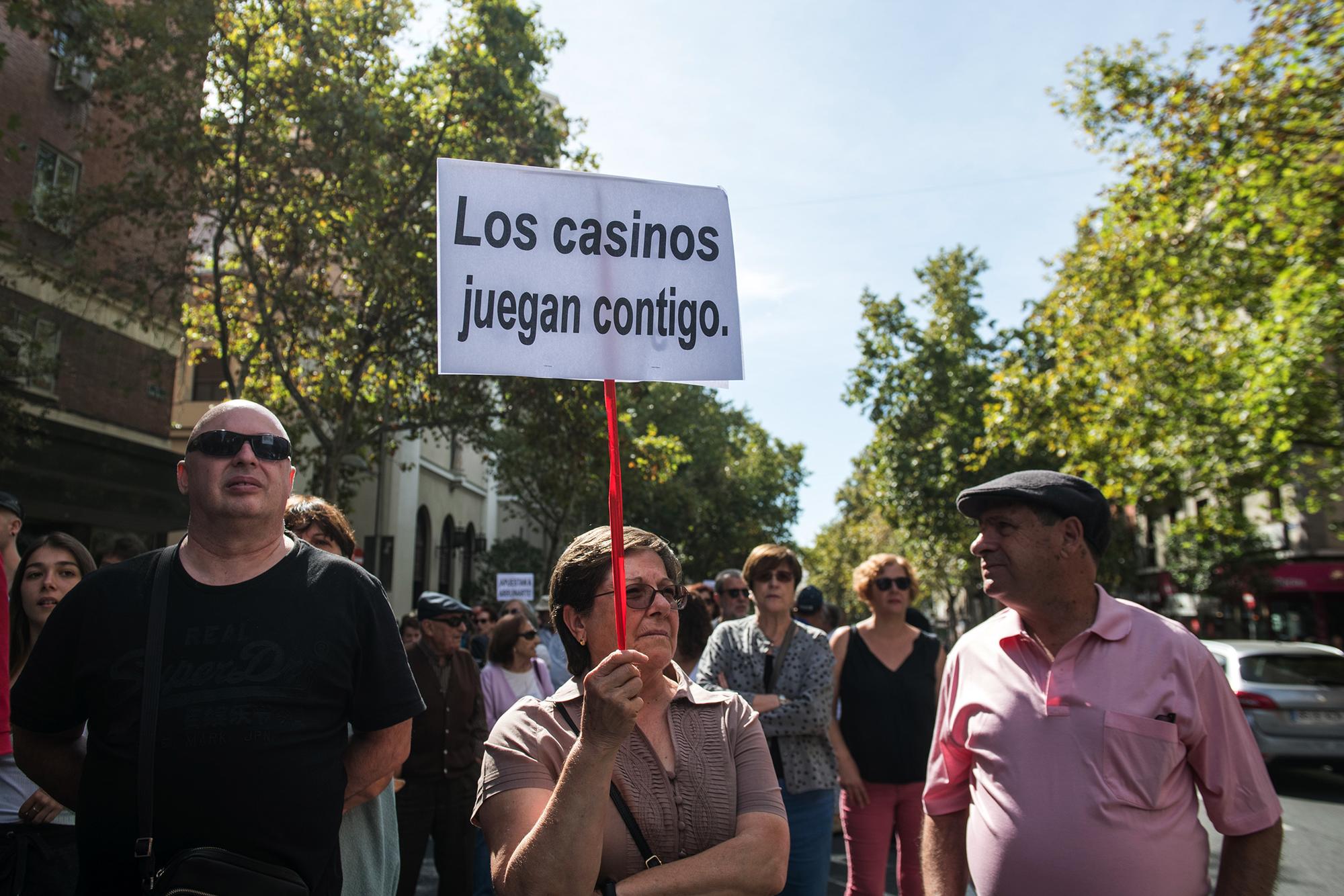 Manifestación contra las casa de apuestas en el barrio de Teután, Madrid. 2